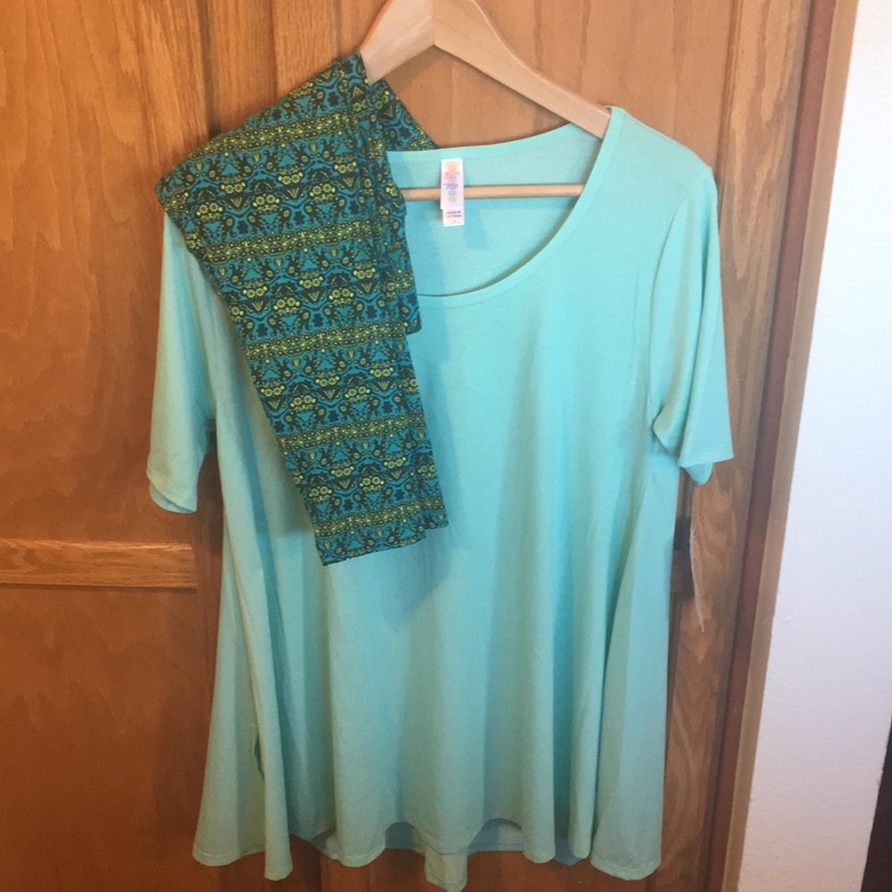 LuLaRoe S Light Blue Perfect T and OS Leggings NWT